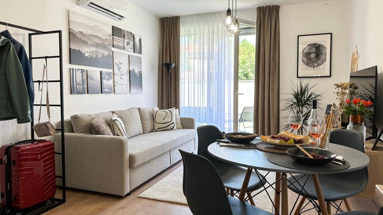 Linden Apartman 002 - Adults Only Mosonmagyaróvár Extérieur photo